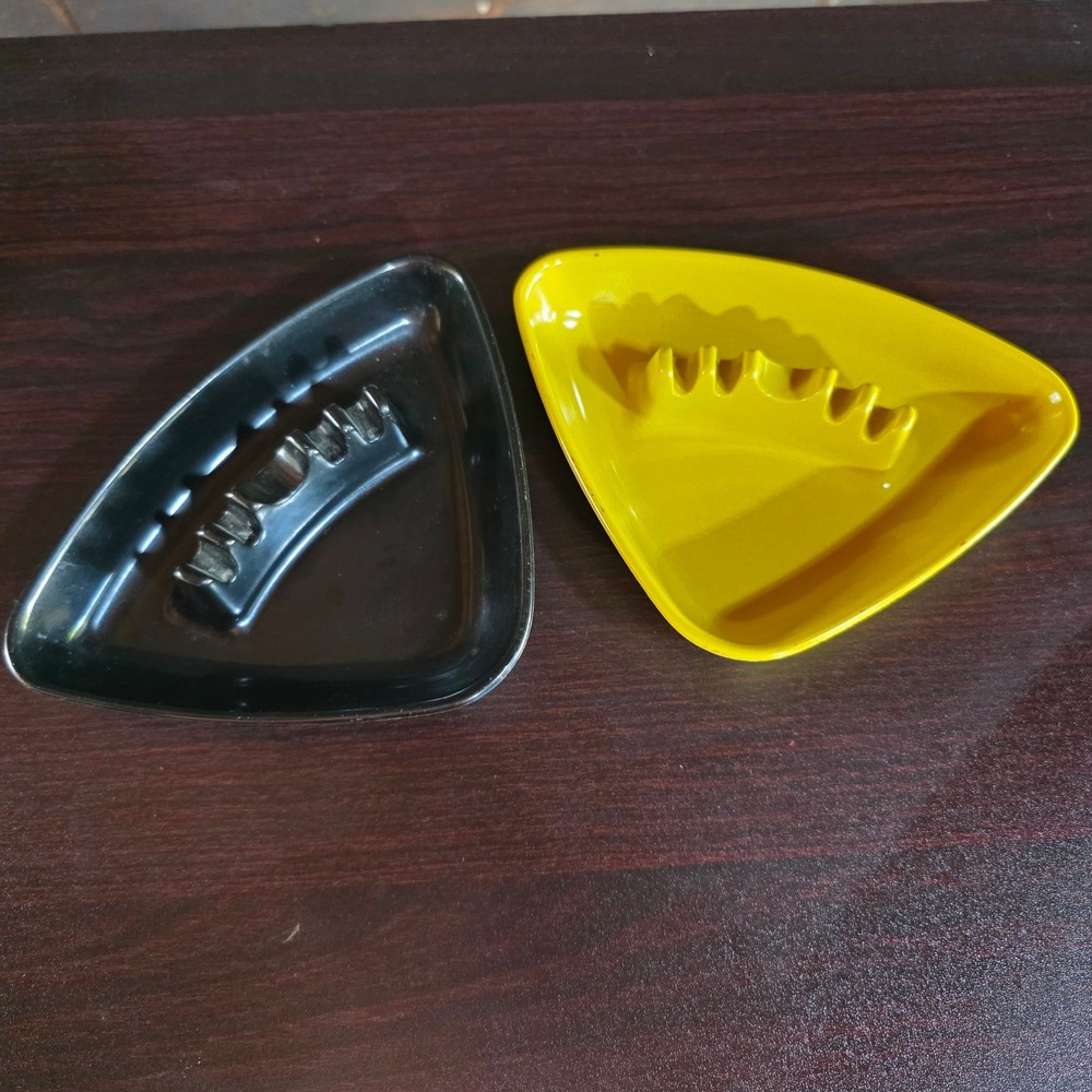 Ges-Line Ashtray‎ Set 2pc Black Yellow Vintage MCM Melamine USA 361 Triangular